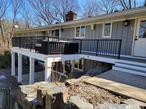 North Oaks Maintenance Free Deck