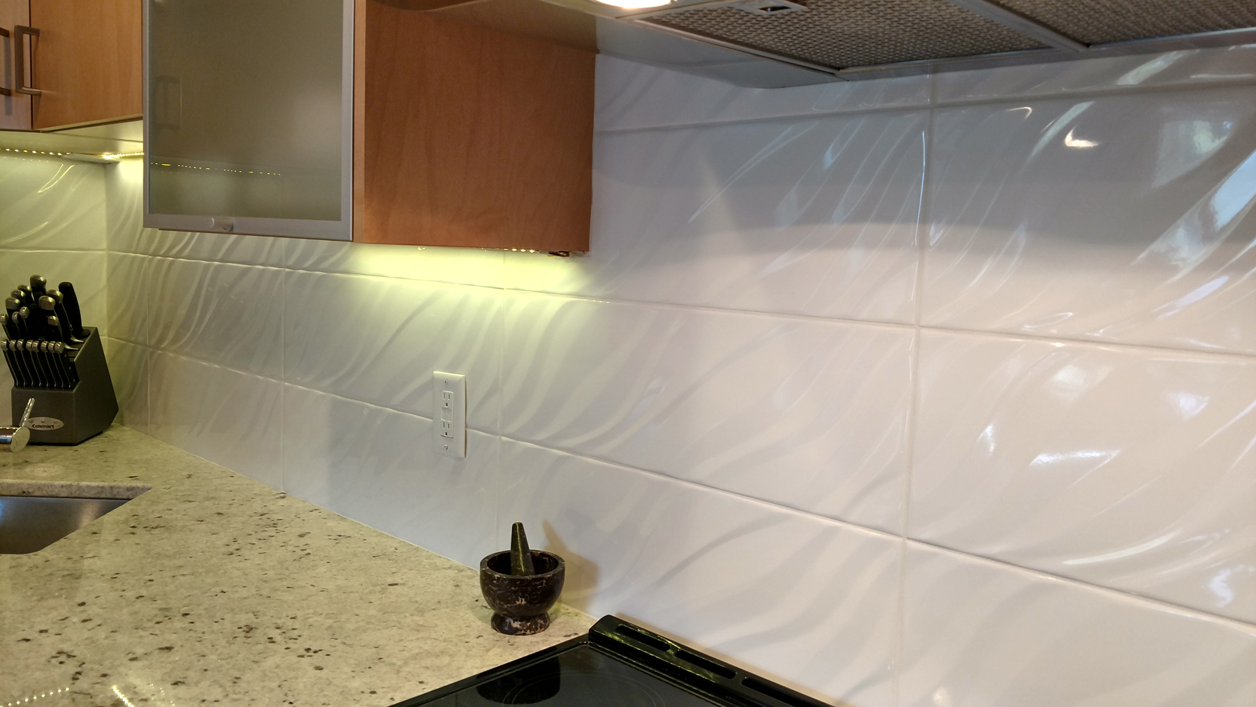 Crazy Wavy backsplash tiles- Yes there is a pattern