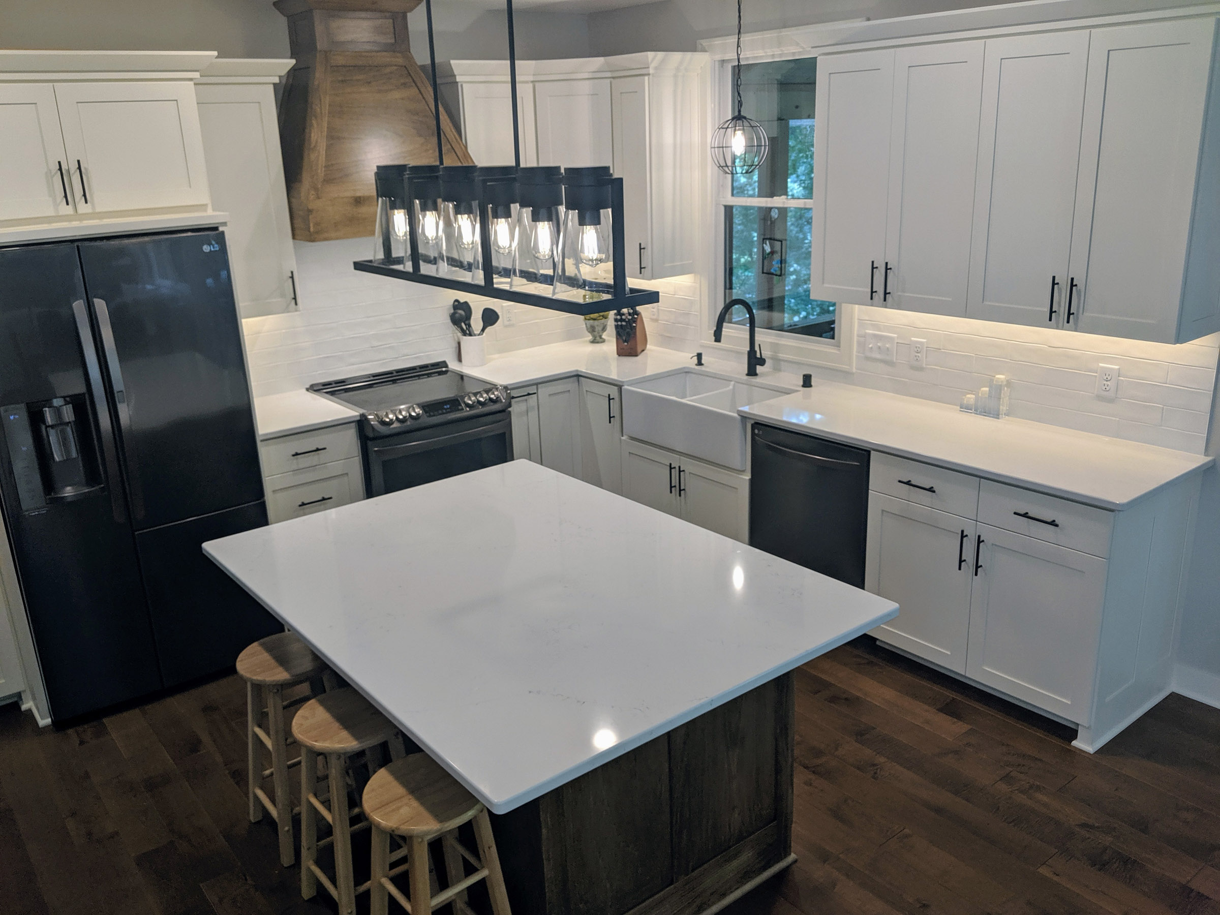 Light & dark colors compliment the kitchen design
